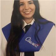 Estudiante universitaria imparte clases particulares de asignaturas de primaria y secundaria